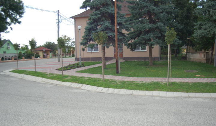 1. fotografia fotogalérie Aktivity / Rekonštrukcia okolia obecného úradu - foto