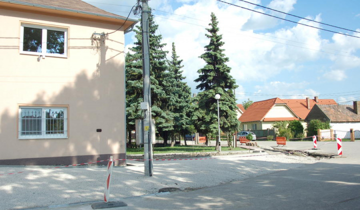 16. fotografia fotogalérie Aktivity / Rekonštrukcia okolia obecného úradu - foto